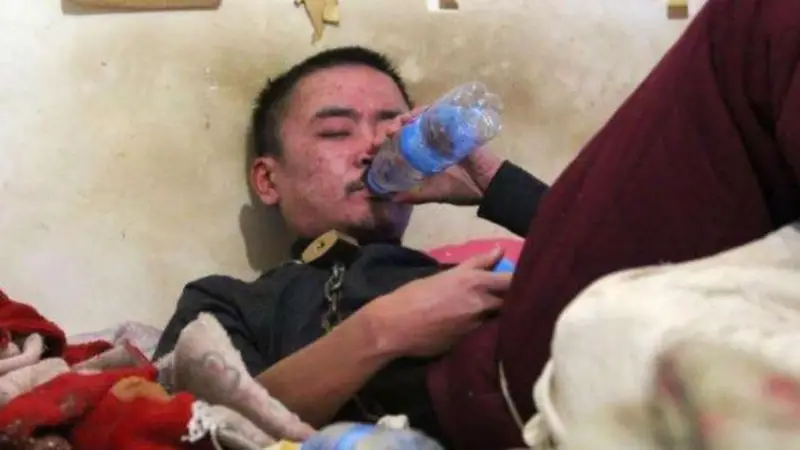 中国白酒界“高手”：一人将8人喝死，一人用铁链锁住自己戒酒