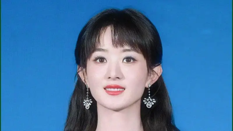 36岁赵丽颖突然换回长发，一袭水蓝裙美到网友炸锅，她这是要改走温柔路线了？