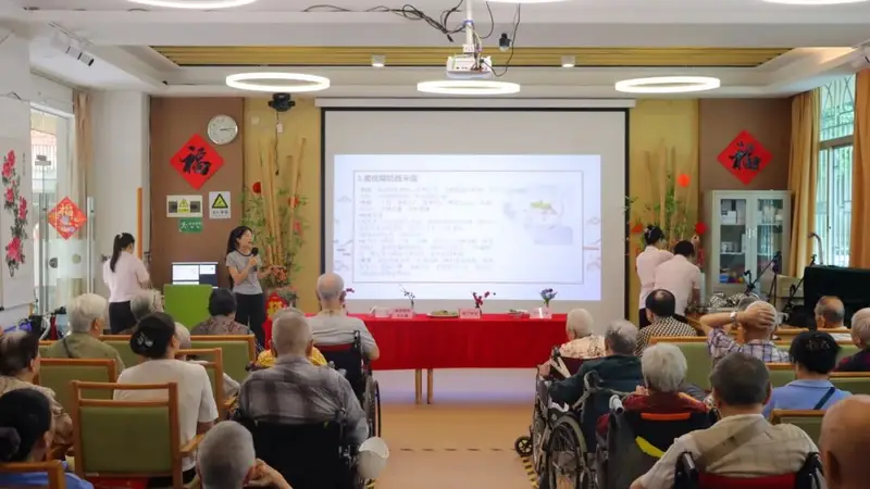 【万颐养老 | 美食品鉴会】盛夏好“食”光,解锁舌尖上的时节滋味