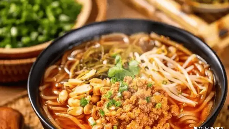 这碗肉沫汤粉,我家隔两天就得来一次,汤鲜粉滑,连汤汁都不剩