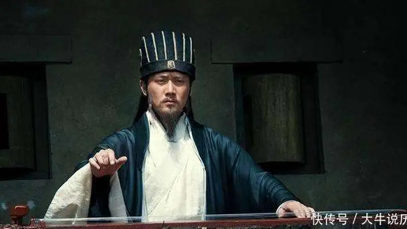 :诸葛亮为何总坐轮椅:智慧与谋略的象征
