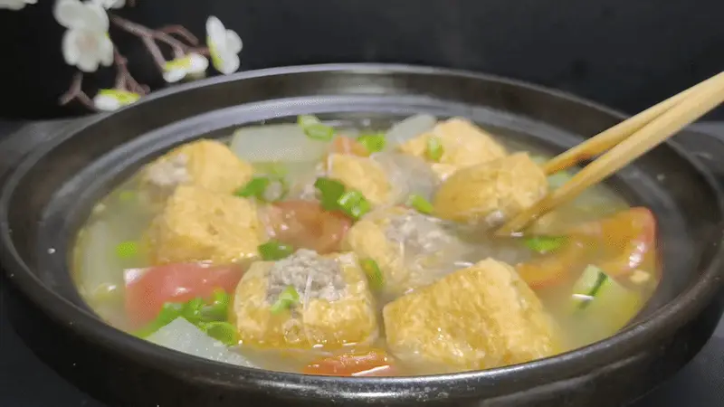 冬瓜肉酿油豆腐汤做法公布 汤汁浓郁肉香十足