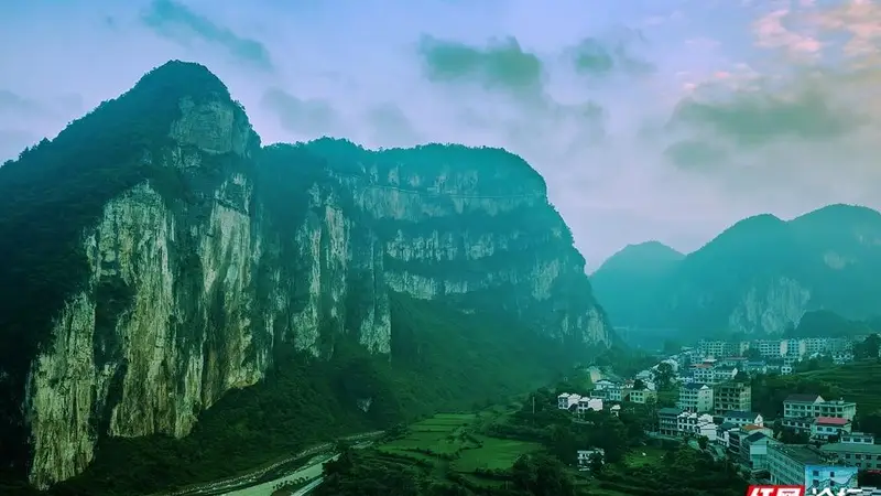 【每日一图@湖南】航拍涟源湄江风景区,看尽峡谷间的山河温柔