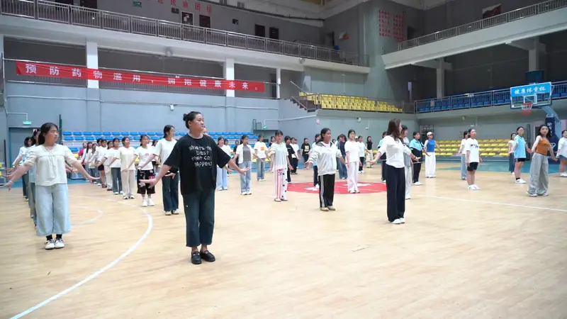贵州省黔东南州成立70周年庆祝大会临近 丹寨表演团队加紧排练