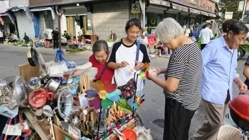 在菜场摆摊谋生的女作家寻味人间烟火,作品获鲁迅文学奖提名