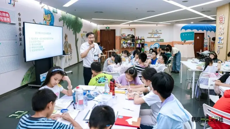 深圳33名小作者5天完成人生首部手账风琴书