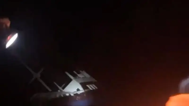 中国游客印尼沉船幸存记：救生筏惊魂夜与游船公司未赔偿事件