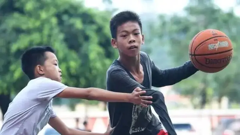独臂篮球少年张家城被广东高校录取开启新篇章