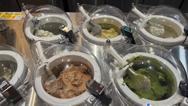 新茶饮品牌冰淇淋价格高昂引关注,霸王茶姬喜茶奈雪产品定价均超奶茶