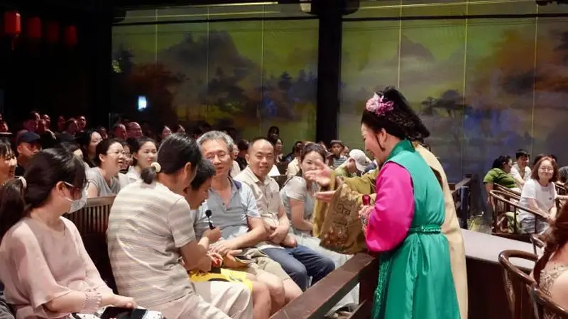 绍兴沈园暑期夜游掀热潮 《梦回沈园·钗头凤》成夜间招牌