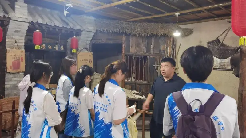 暑期亲子探秘泾阳茯茶非遗研学 沉浸式体验匠心茶韵