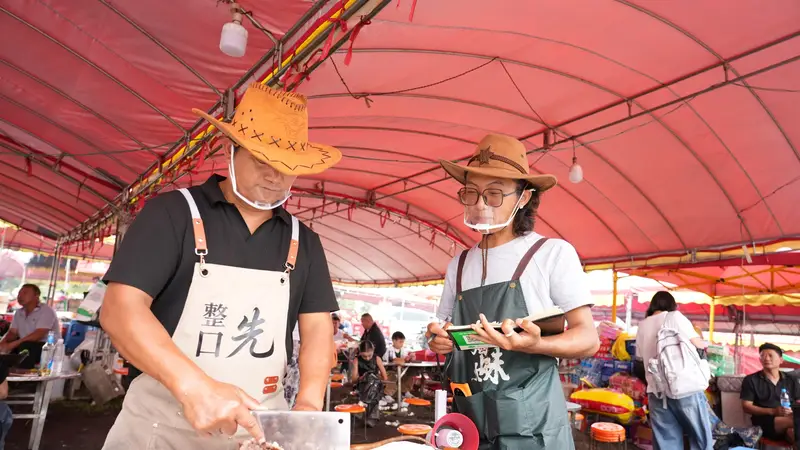 贵州长顺立秋赶秋坡 民族欢歌点燃乡村文旅热