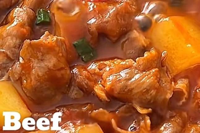 土豆肥牛煲酸甜浓郁，能炫三碗米饭