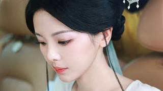 杨超越古装路透释出 白T搭淡蓝琉璃古风发饰尽显清冷仙气