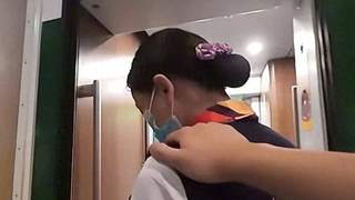 视障旅客独自乘动车获全程护航 D81次列车及车站温情接力送抵