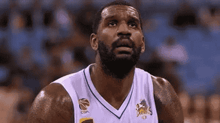 前NBA球星奥登曝在华效力6个月赚100万美元 坦言每天抽一包烟