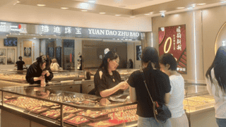 金价大跌，“上海水贝”探访！是抄底购入，还是徘徊不前？
