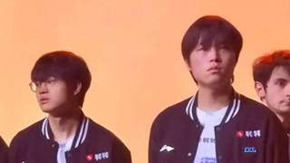 BLG现场照曝光，Bin、Xun互相扭头不看彼此，网友担忧：内讧了？