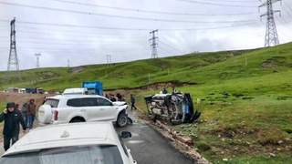 韩红基金会救护车爬坡越野事件回应：属运输途中遇阻