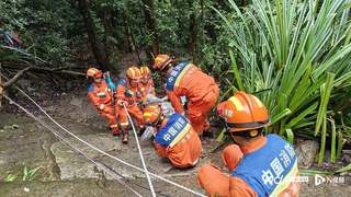 广州从化无证接团博主推网红瀑降 收费680元却无导游证引安全忧