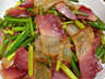 云南春味:蒜苔炒腊肉正当季,鲜爽脆嫩抢鲜尝