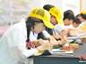 8月4日“妈妈的故乡”海外华裔青少年夏令营在长沙启动 华裔青少年现场篆刻姓氏印章