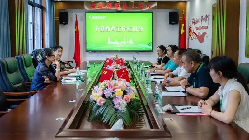 自治区技工教育研究室调研组赴广西群贤技校指导“十爱教育”建设