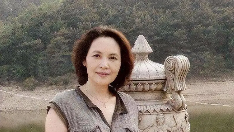 红极一时的影后李秀明1993年退影后再婚 移居加国创业打造大家宝薯片