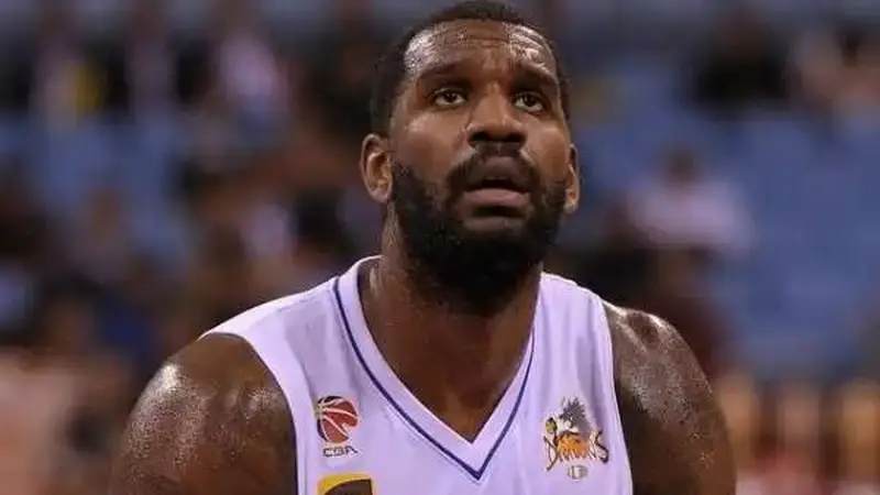 前NBA球星奥登曝在华效力6个月赚100万美元 坦言每天抽一包烟