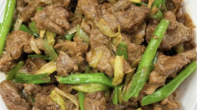 葱烧牛肉嫩滑不柴 掌握这几步就是米饭杀手