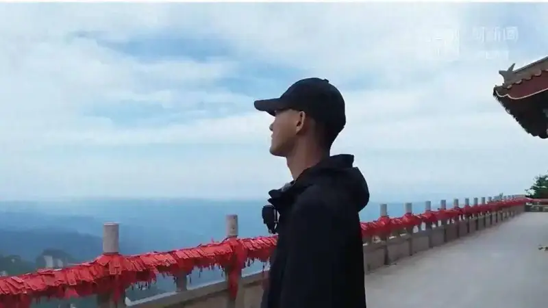 河南老君山001号云海观察员自曝压力大 首日拍云海遇大雾