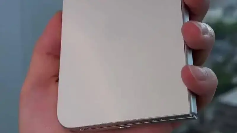 白色版苹果iPhone Ultra折叠手机机模再次曝光
