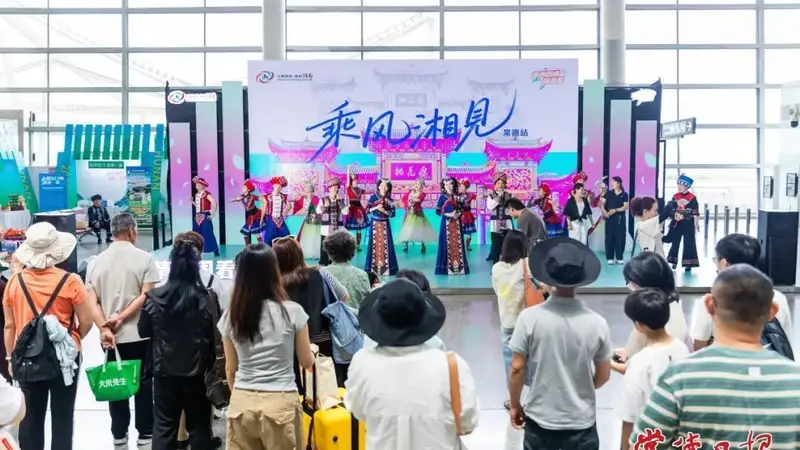 常德文旅展演亮长沙黄花机场吸引旅客关注
