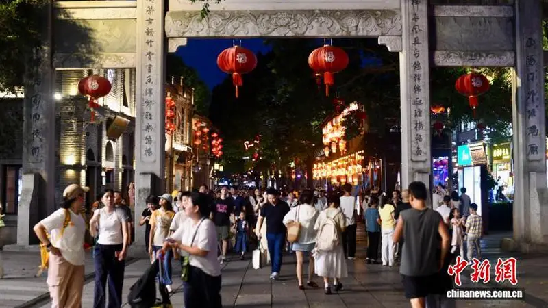 7月暑期福州坊巷游人气持续高涨