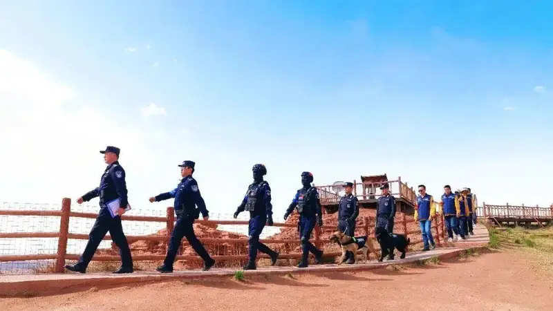 张掖公安擦亮旅游110金招牌 护航彩虹张掖平安游