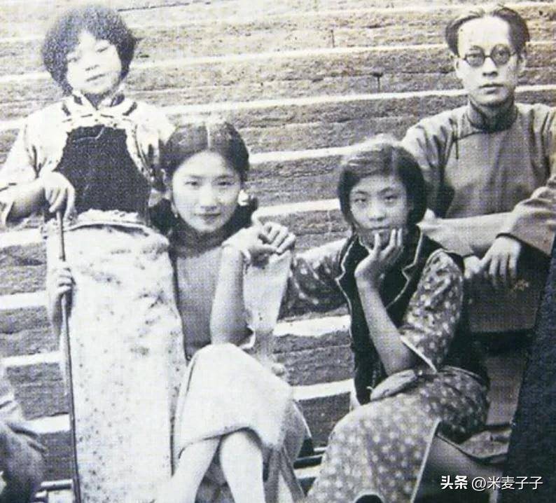 1965年，陆小曼病逝，翁瑞午长女见四下无人，迅速解开了她的衣扣