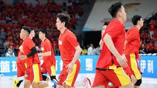 差距太大!中国后卫线发挥低迷 无组织串联+三分14中2