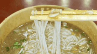 细粉吸饱江河鲜醇，配油条同吃解锁极致早餐风味