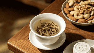 心灵壹号明道｜泡白茶总爱闷一下？这个习惯烫手又伤茶！