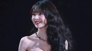 甜妹代表之一的田曦薇，首次尝试成熟御姐风，网友：身材太有料