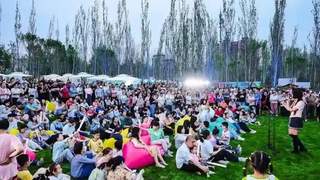 旅游五分钟，拍照两小时，你是如何被景观社会献祭的？