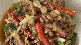 子姜肉丝下饭秘诀曝光：火候调味精准拿捏 酸辣脆嫩风味拉满