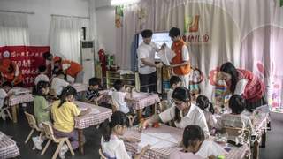 风筝非遗进校园，这群大学生带萌娃玩转阳江传统技艺