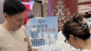 雪域风情入沪：西藏特色商品在徐汇巾帼园“快闪”受热捧