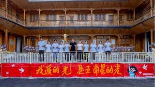 湖科青年走村串户 为利川高龄老人拍免费肖像照并当场送达