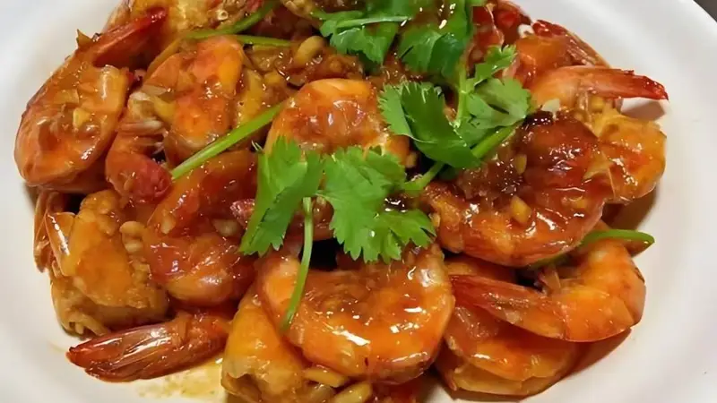 壳肉分离的极致酥脆:杭州油爆虾
