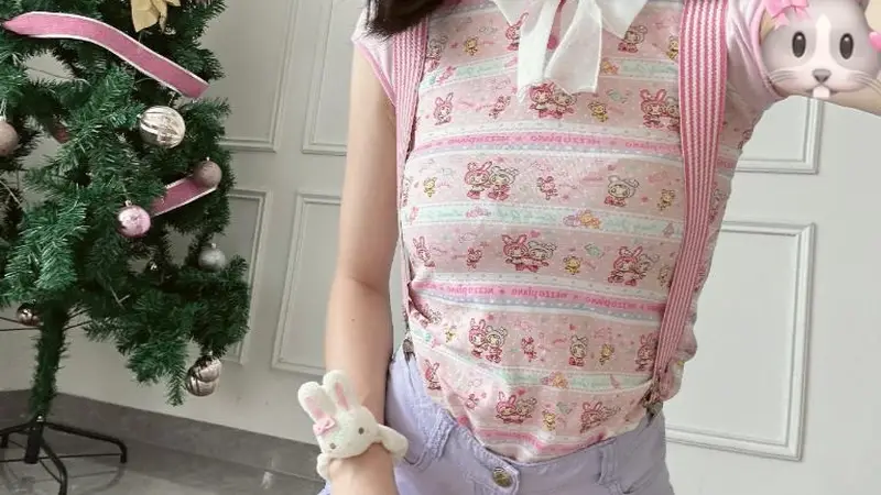 11岁女孩想穿“女儿服”遭家长反对 网络文化错位引发争议