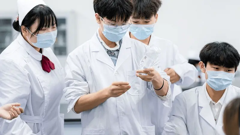 临床医学录取门槛松动 多省份出现“考分塌陷”现象