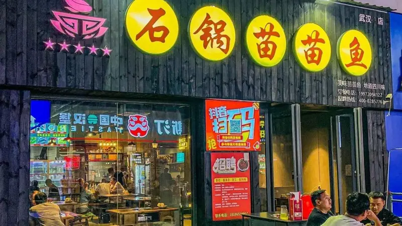 重庆成都火锅比拼 口味食材各有门道