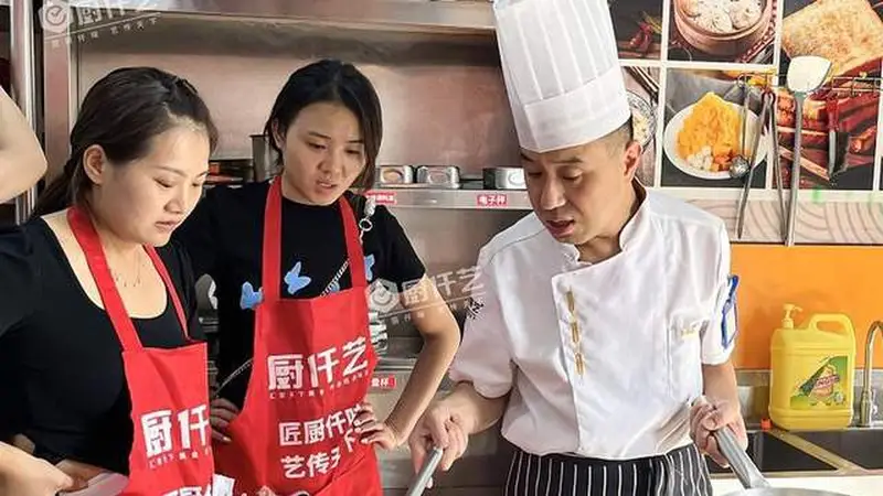 学捞汁小海鲜别踩坑 厨仟艺教你辨正宗选靠谱培训点